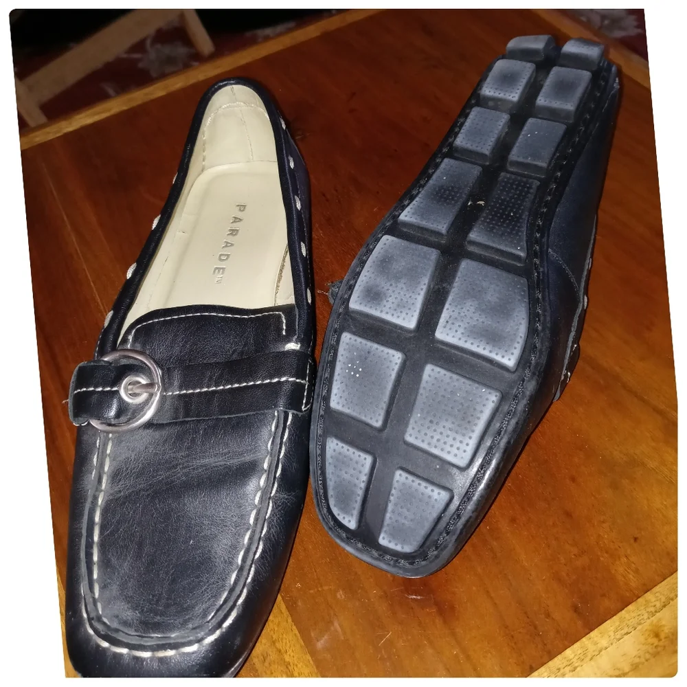 Parade woman’s black